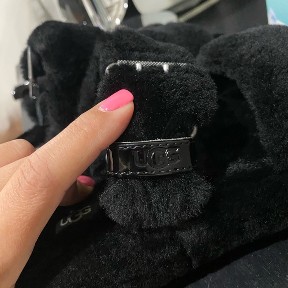 Ugg black fury slides NEW - Picture 5 of 5